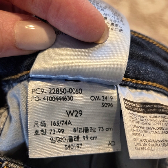 Levi's 721 High Rise Distressed Skinny Jeans - Picture 7 of 8